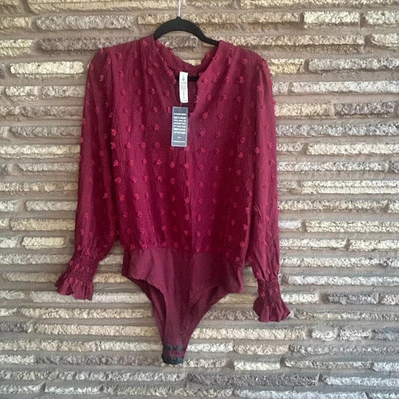 Blooming Jelly Cranberry Red Tufted Long Sleeve Bodysuit NWT Size Large - Picture 7 of 7